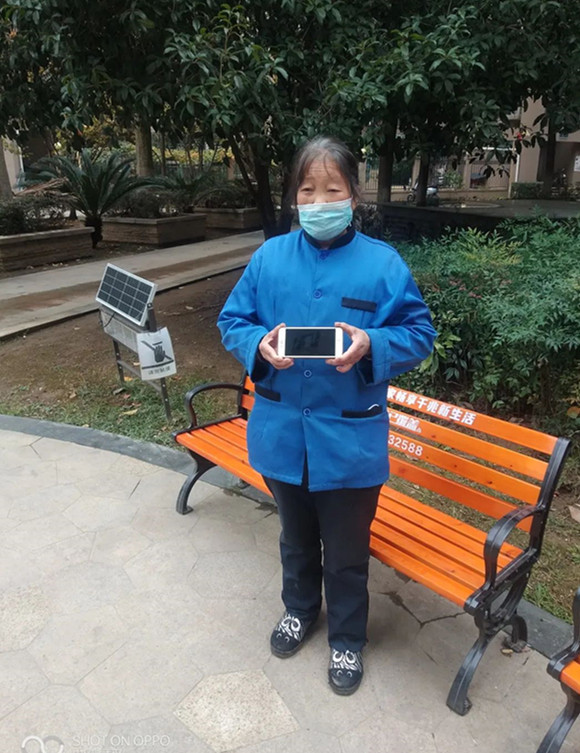 拾金不昧顯擔(dān)當(dāng) | 盛世東方項目李開瓊撿到手機歸還失主